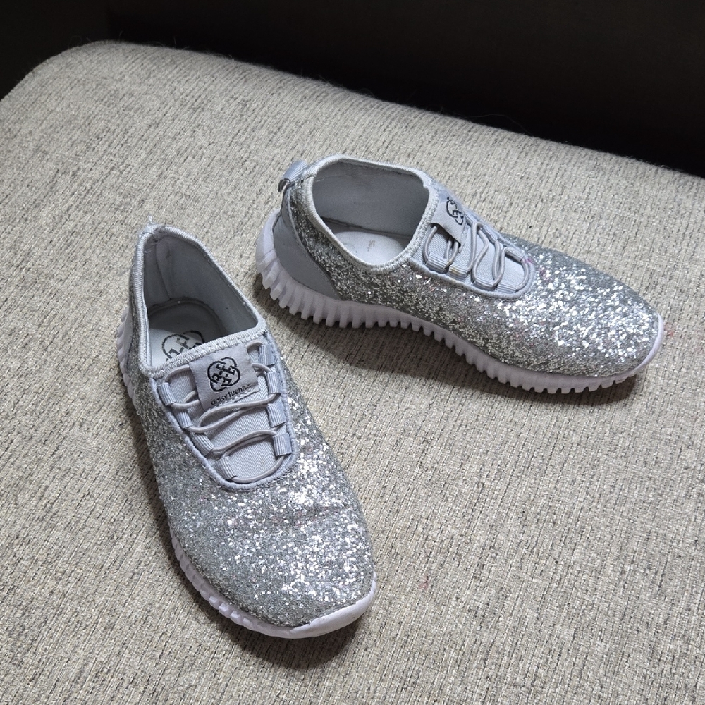 Daisy Fuentes Silver Glitter Sneakers